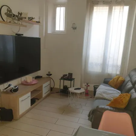 Super F3 A Côté De Land Et Paris *